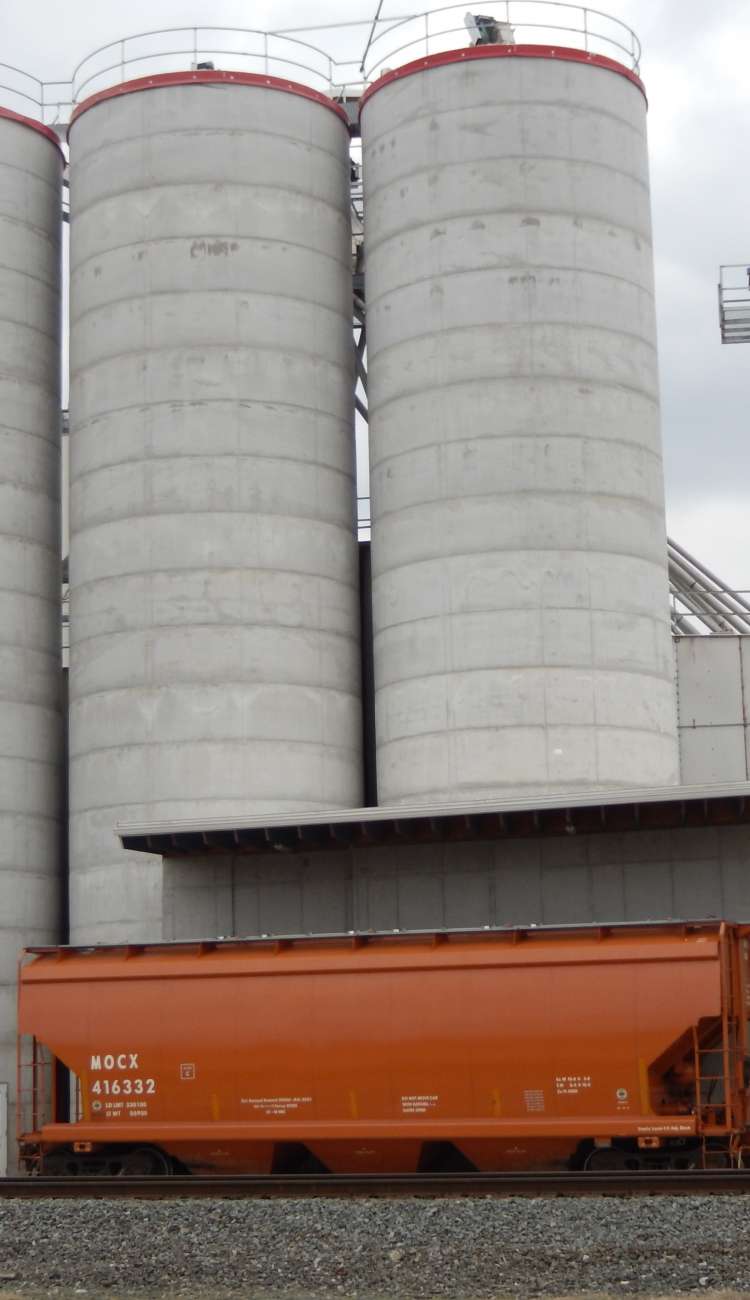 Fertilizer storing silos